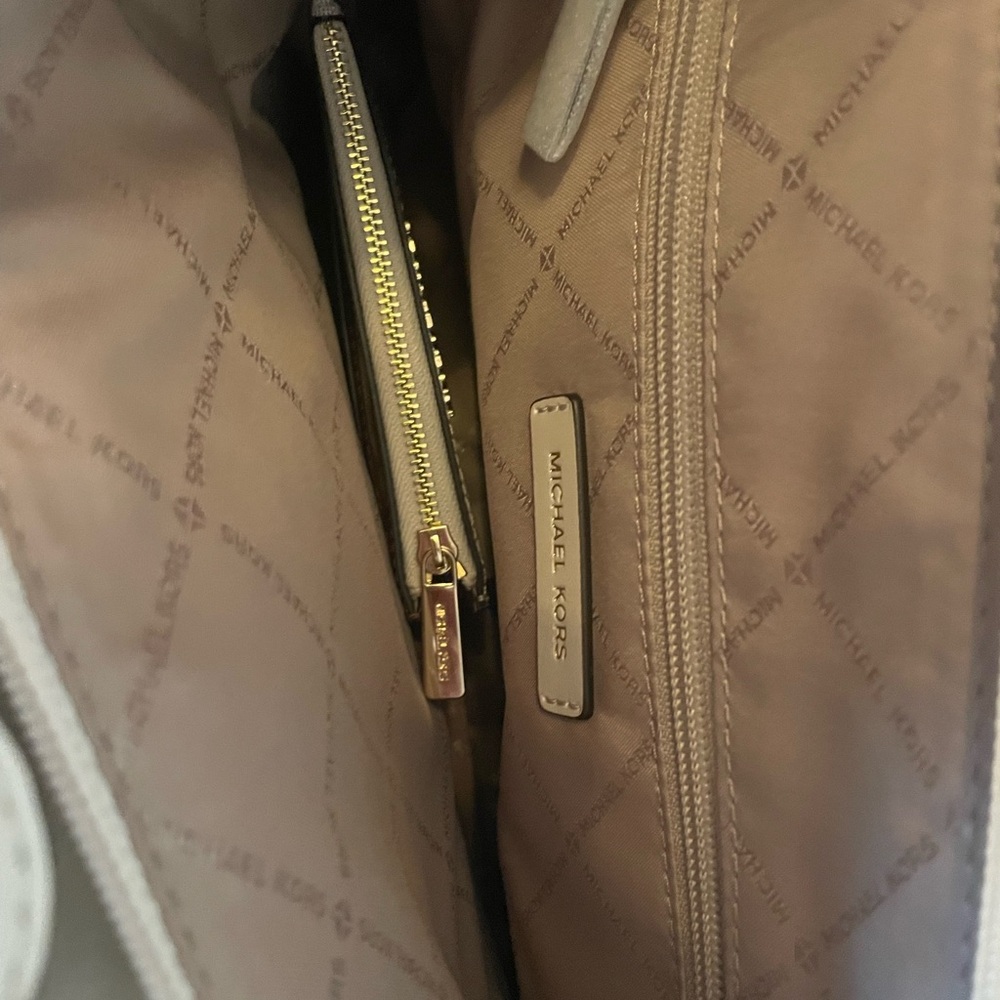 Micheal Kors Emilia Tote and Wallet - Picture 5 of 8